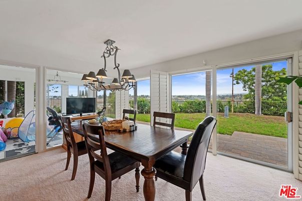 Chandelier, Dining room, Interior