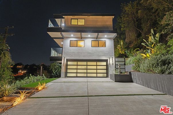 Attached, Exterior, Facade, Modern
