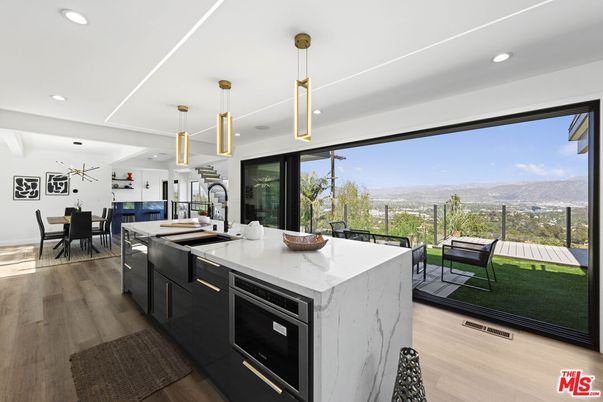 Dining room, Interior, Kitchen, Pendant Lights, Recessed Lighting, Wood Texture Flooring