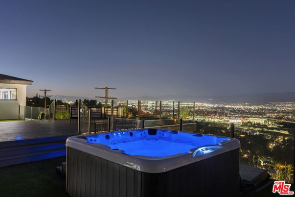 Exterior, Hot Tub