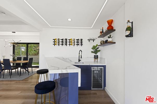 Dining room, Interior, Kitchen, Pendant Lights, Recessed Lighting, Wood Texture Flooring