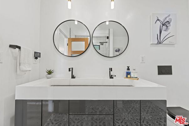 Bathroom, Dual Sink Vanities, Interior