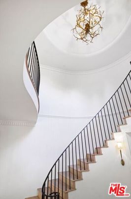 Chandelier, Interior