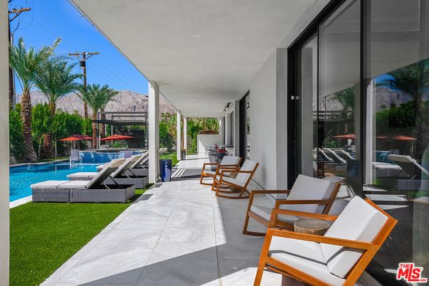 Exterior, Pool