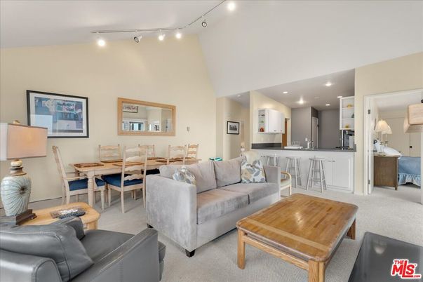 Dining room, Interior, Kitchen, Living room, Recessed Lighting