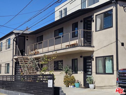 Exterior, Facade, Modern