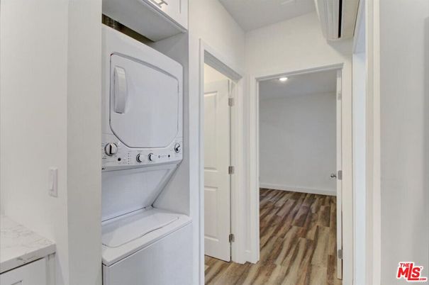 Interior, Recessed Lighting, Utility Closets, Washer, Wood Texture Flooring