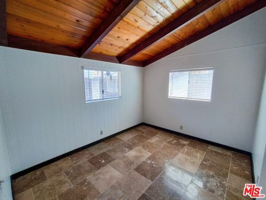 Empty room, Interior, Wooden Beams, Wooden Ceilings