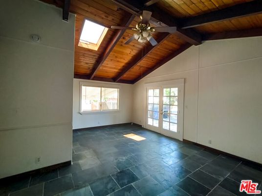Empty room, Interior, Wooden Beams, Wooden Ceilings