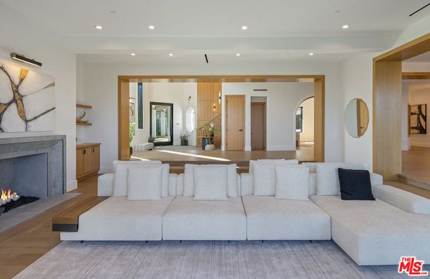 Fireplace, Interior, Living room, Pendant Lights, Recessed Lighting, Wood Texture Flooring