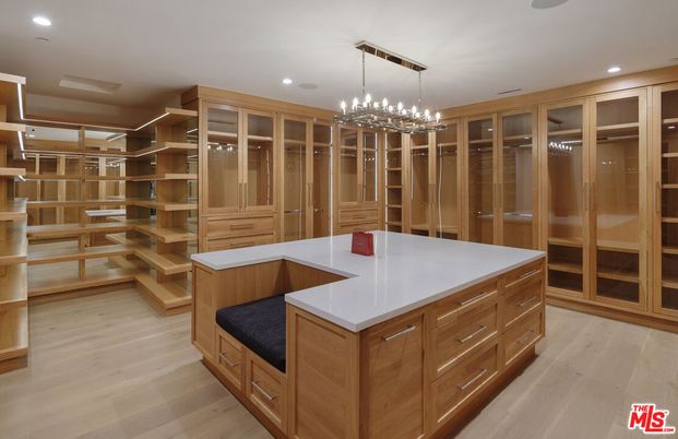 Interior, Pendant Lights, Recessed Lighting, Walk-in Closets, Wood Texture Flooring