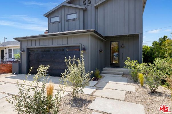 Attached, Exterior, Facade, Farmhouse