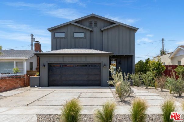 Attached, Exterior, Facade, Farmhouse