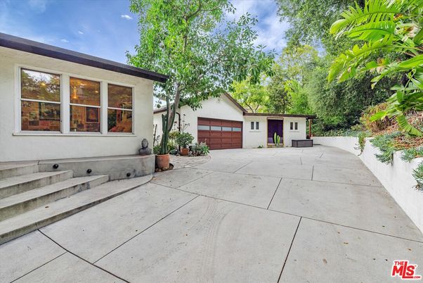 Detached Garage, Exterior