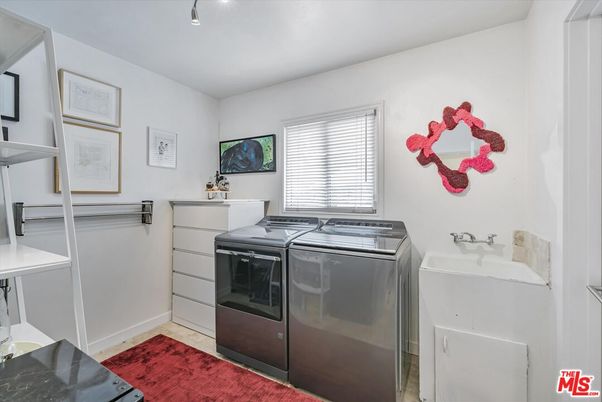 Interior, Washer, Wood Texture Flooring