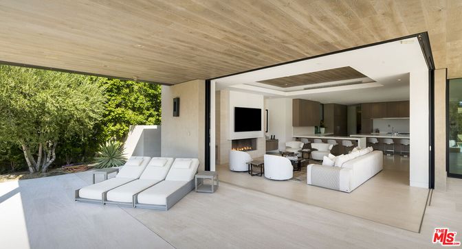 Exterior, Fireplace