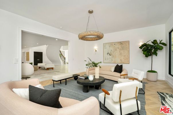 Interior, Living room, Pendant Lights, Recessed Lighting, Wood Texture Flooring