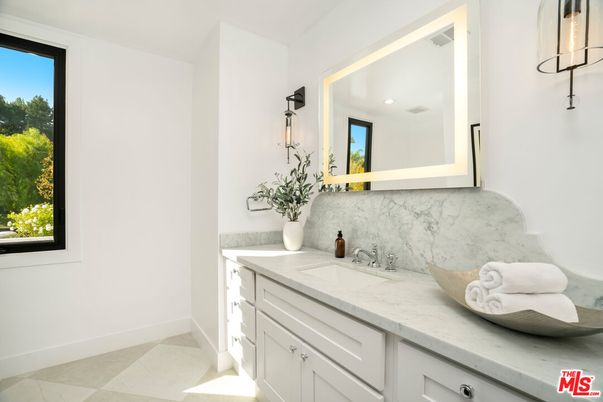 Bathroom, Interior, Marble Walls, Recessed Lighting