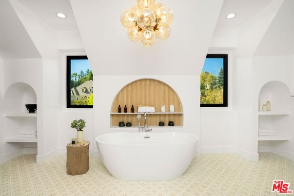 Bathroom, Free Standing Baths, Interior, Recessed Lighting