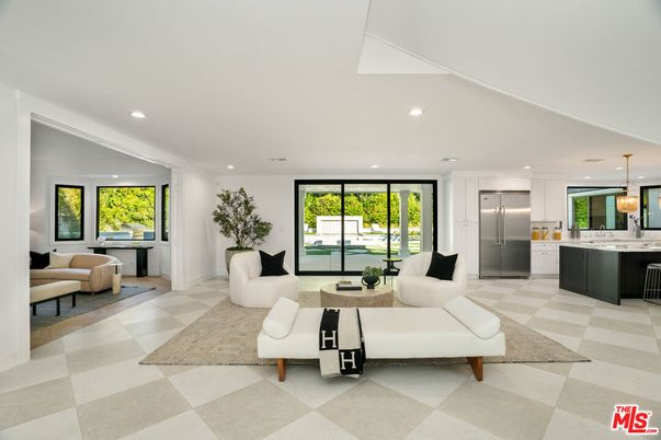 Interior, Kitchen, Living room, Pendant Lights, Recessed Lighting, Stainless Steel Appliances