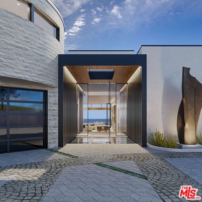 Exterior, Facade, Modern