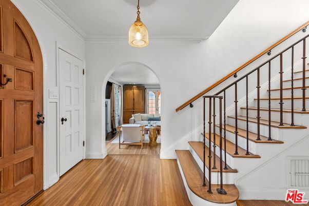 Interior, Pendant Lights, Wood Texture Flooring