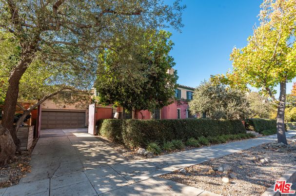 Backyard, Detached Garage, Exterior