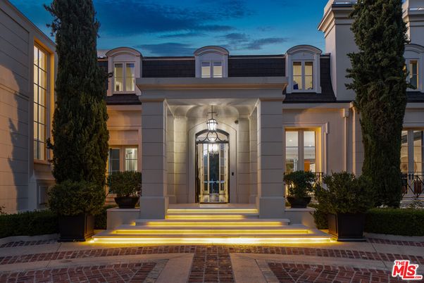 Exterior, Facade, French Provincial