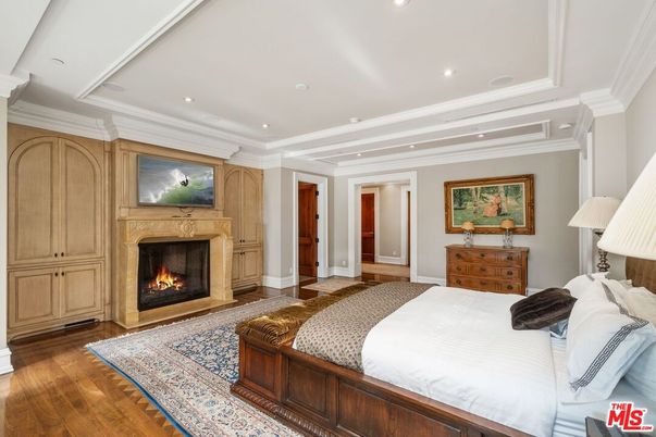 Bedroom, Fireplace, Interior, Recessed Lighting, Wood Texture Flooring