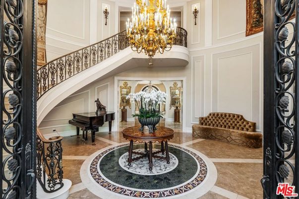 Chandelier, Interior, Piano
