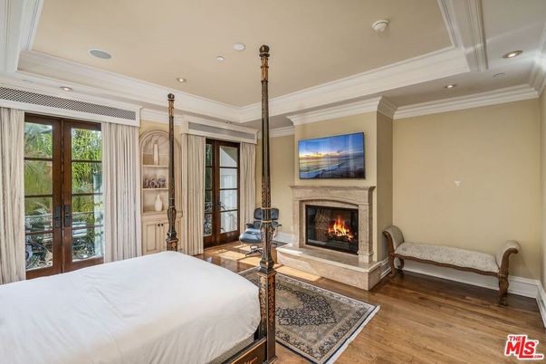 Bedroom, Fireplace, Interior, Recessed Lighting, Wood Texture Flooring