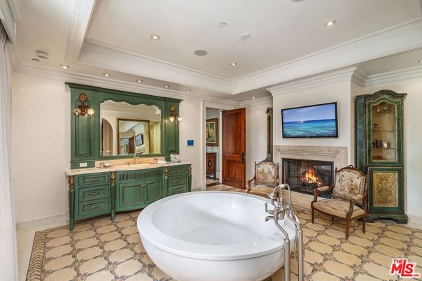 Bathroom, Fireplace, Free Standing Baths, Interior, Recessed Lighting