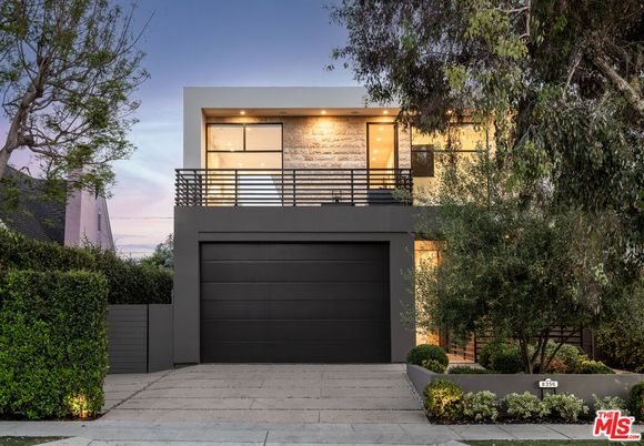 Attached, Exterior, Facade, Modern