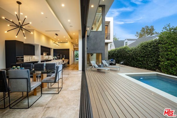 Exterior, Pool, Recessed Lighting