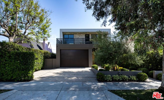 Attached, Exterior, Facade, Modern