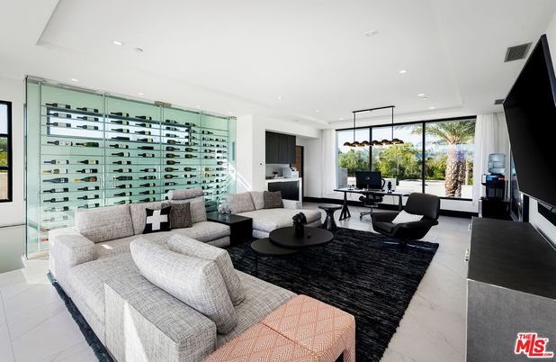 Dining room, Interior, Living room, Marble, Pendant Lights, Recessed Lighting