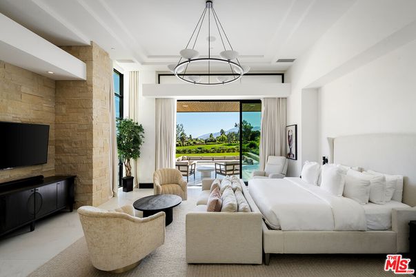 Interior, Living room, Pendant Lights, Recessed Lighting, Stone Walls