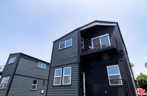 Exterior, Facade, None