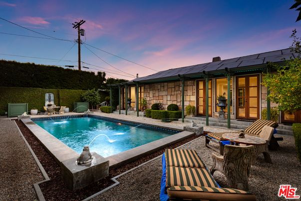 Exterior, Pool