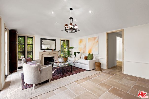 Chandelier, Fireplace, Interior, Living room, Recessed Lighting