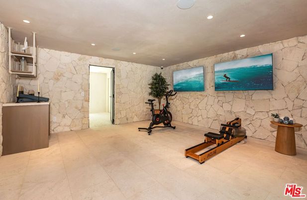 Fitness Equipment, Interior, Recessed Lighting, Stone Walls