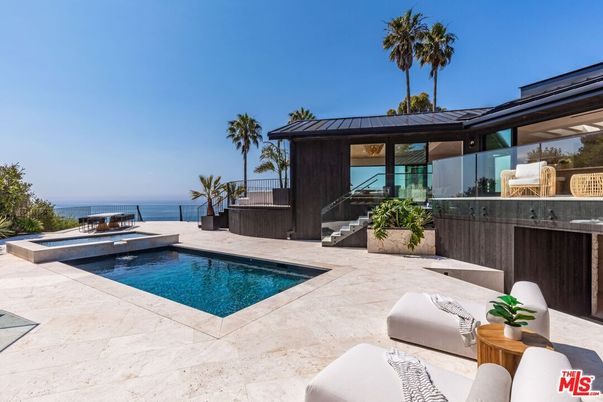 Exterior, Pool, Water