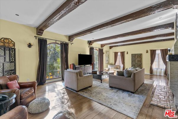 Interior, Living room, Recessed Lighting, Wooden Beams, Wood Texture Flooring