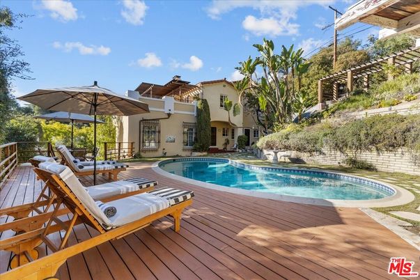 Exterior, Pool