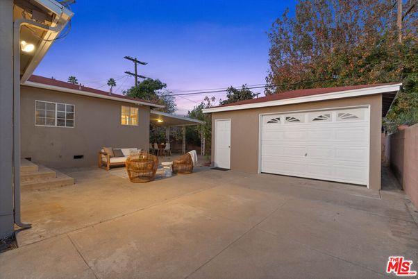Detached Garage, Exterior