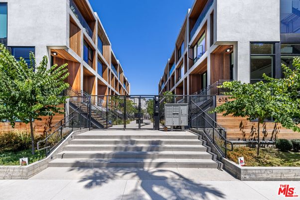 Exterior, Facade, None