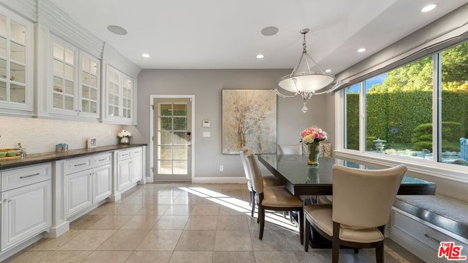 Dining room, Interior, Pendant Lights, Recessed Lighting