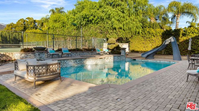 Exterior, Playground, Pool
