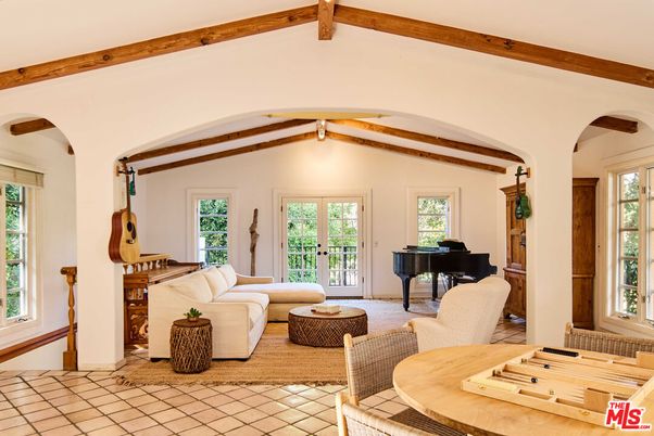 Interior, Living room, Piano, Wooden Beams