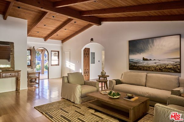 Interior, Living room, Recessed Lighting, Wooden Beams, Wooden Ceilings, Wood Texture Flooring
